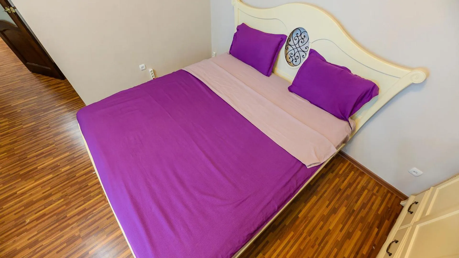 3Rooms Apartment In The Center 알마티