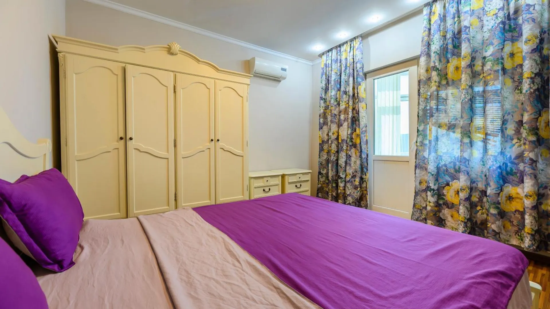 3Rooms Apartment In The Center 알마티