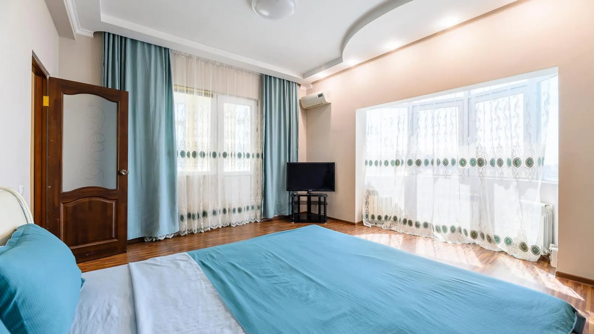 3Rooms Apartment In The Center 알마티